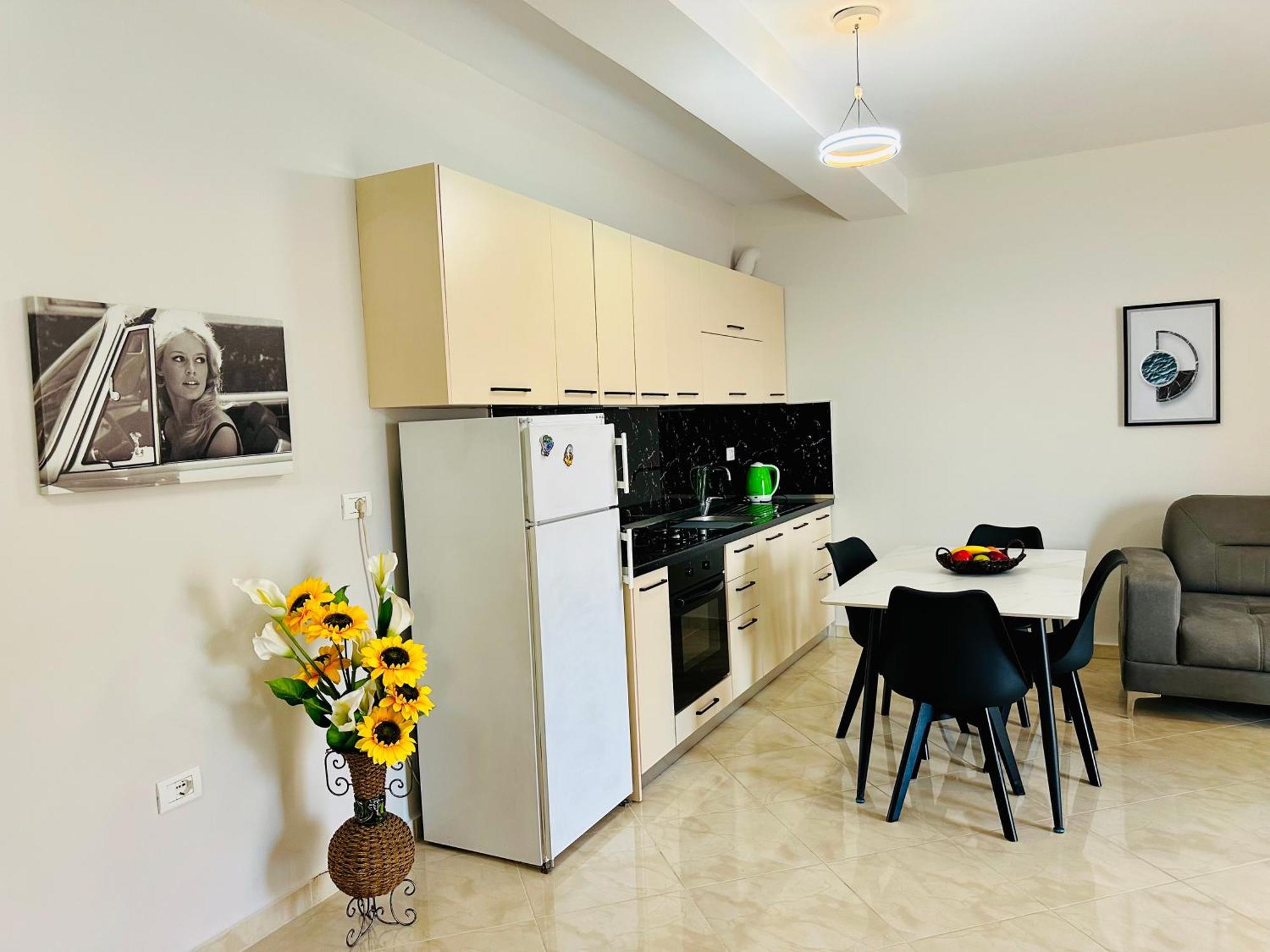 Jico Travel - Erjon Apartments Vlore Bagian luar foto
